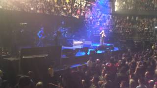 EDDIE VEDDER-Pearl Jam give JAXON 8 yr old drummer standing ovation. Crowd goes NUTS !