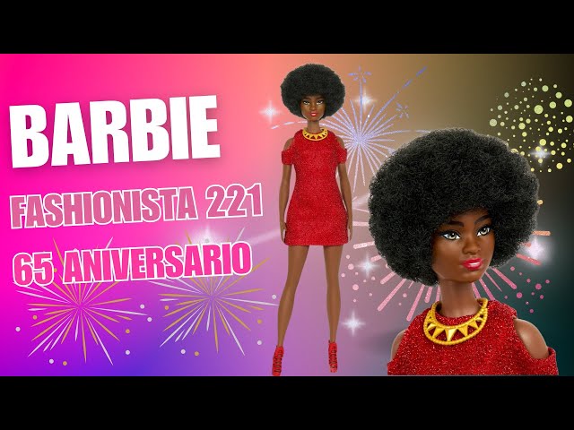 Vídeo relacionado con Barbie Signature 65 Aniversario Muñeca Rubia con Vestido de Rayas Blancas y Negras de Gala, Juguete de colección (Mattel HRM58)