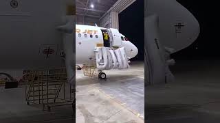 ¡ABRIERON LA PUERTA DE EMERGENCIA DEL AVIÓN! 😱 #airplane #aviation #emergency