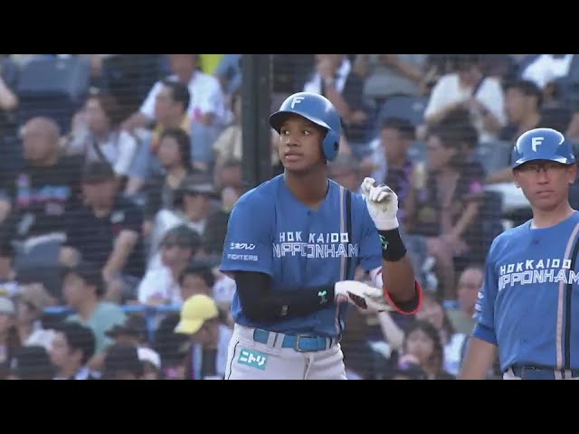 【4回表】上手く合わせた!! ファイターズ・万波中正 センターへのタイムリーヒットで同点!!  2024年7月21日 千葉ロッテマリーンズ 対 北海道日本ハムファイターズ