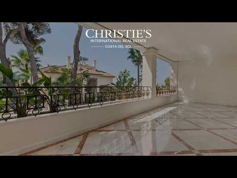 Elegant beachfront apartment with private terrace in Los Monteros, Marbella