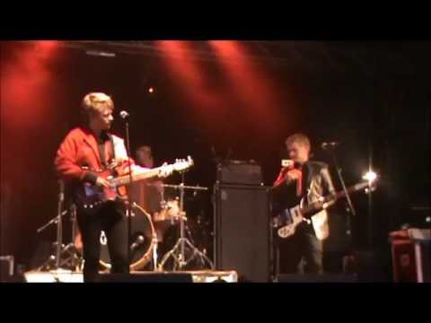 Brandur and Tróndur Enni - Heimið - Live at the Ó-Concert in Tórshavn 2011