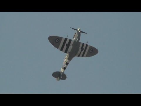 Supermarine Spitfire Mk XVI + Display Flight + Brutal Merlin Sound