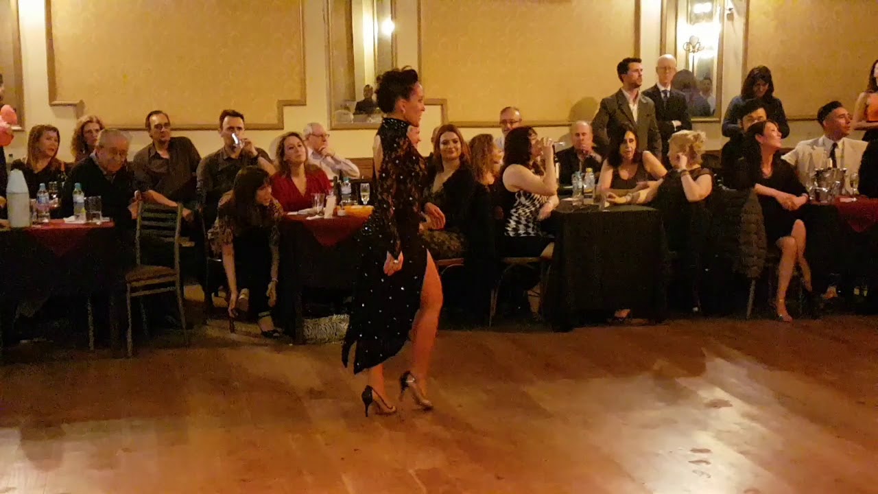 Leandro Oliver y Laila Resk y su papá Daniel Resk en Yira Yira milonga.