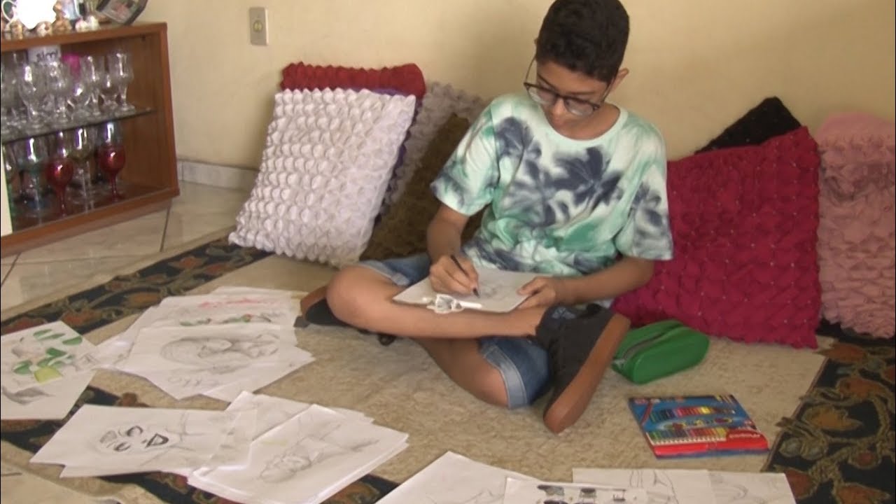 Montes Claros: garoto ganha destaque com desenhos