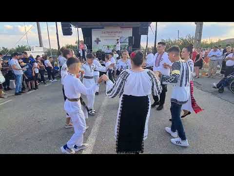 Formația de dansuri populare din comuna Mădulari, județul Vâlcea la Ziua Comunei Mădulari - 2022