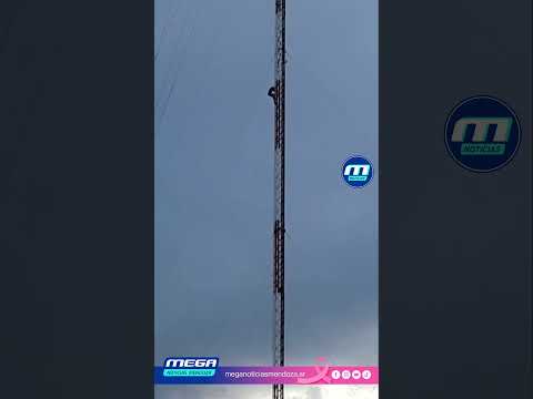 DRAMA Y TENSIÓN EN SANTA ROSA: RESCATAN A UN HOMBRE DE UNA ANTENA DE TELEFONÍA