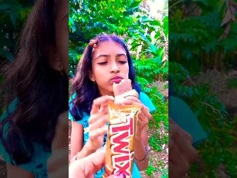 Twix chocolate 😋😋#shortvideo #funny #eating