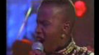 Download lagu Angelique Kidjo - Adouma - Live - 1994 mp3