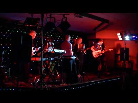 Horizon Function Band - I saw her standing there