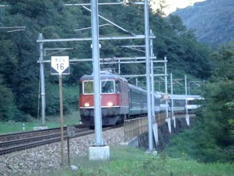 SBB IR with Re 4/4 II @ Gotthard