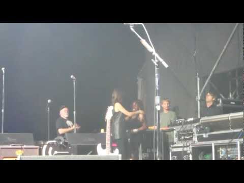 Carolyn Leonhart leaving stage - Indianapolis