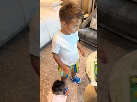 Milan cântă Mulți Ani, Trăiască! #culitasterp