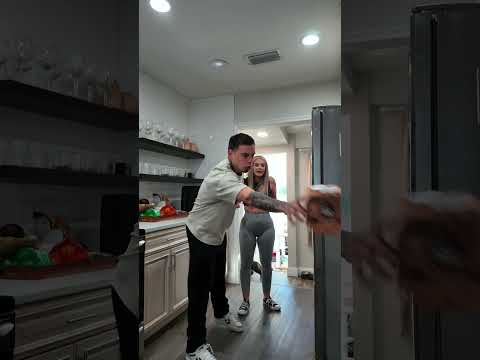 Cuando haces lo que te pide y como quiera se enoja 😂😂😂