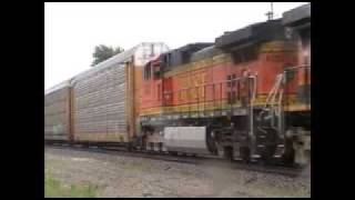 preview picture of video 'BNSF 1005 WB at Marceline'