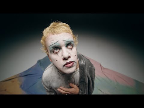 Les Louanges - Facile (Official Music Video)