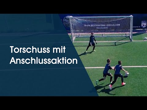 Torschuss mit Anschlussaktion - Fußballtraining am Deutschen Fußball Internat