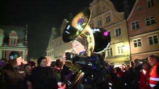 preview picture of video 'Guggenmusik 2013 Marktplatz Memmingen'