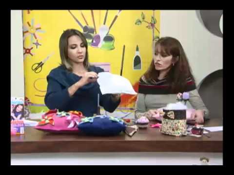 20120608 Almofada Feltro decorada com cataventos 2