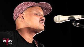 Son Little - &quot;Lay Down&quot; (Live at WFUV)