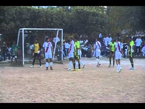 The Angels - Futbol 6 - Parte 10 - Jugada de Juli - Salvada de Sara