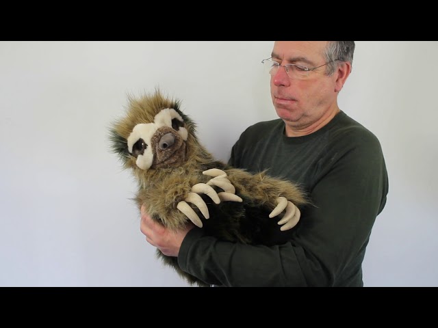 Video teaser for 3131 Three toed Sloth / Faultier Handpuppe   -   FOLKMANIS-PUPPETS