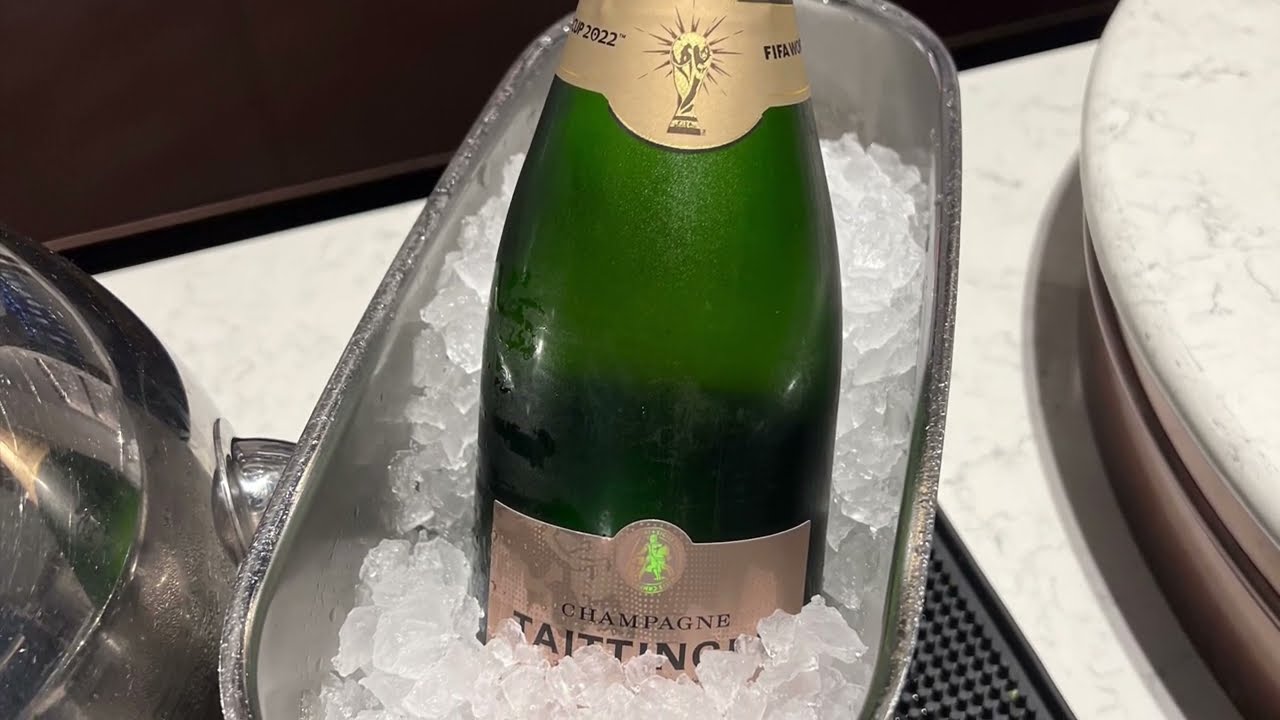 Singapore Airlines SilverKris Business Class Lounge thumbnail