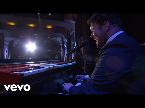 Bill & Gloria Gaither - Moonlight [Live] ft. David Phelps