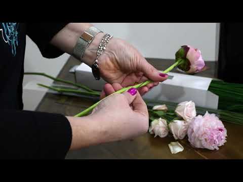 Wiring a fresh flower stem