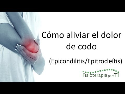 Vestirse después de la cirugía sobre la articulación de la rodilla A la que el médico pida para el dolor en las articulaciones