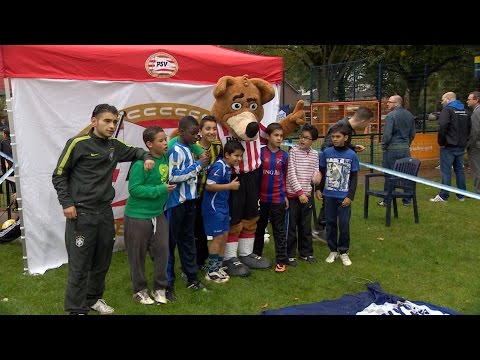 PSV/Cruyff Courts toernooi van start