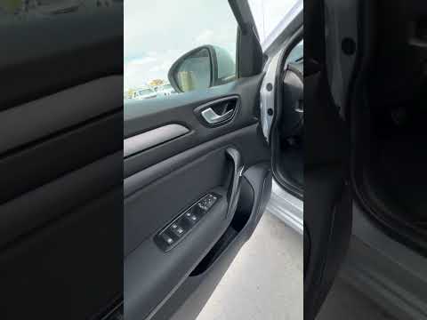 фото renault megane iv рестайлинг 0