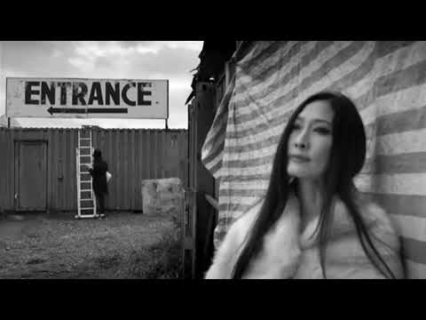 Videoclip de Useless (LiVE SPiRiTS) — Depeche Mode