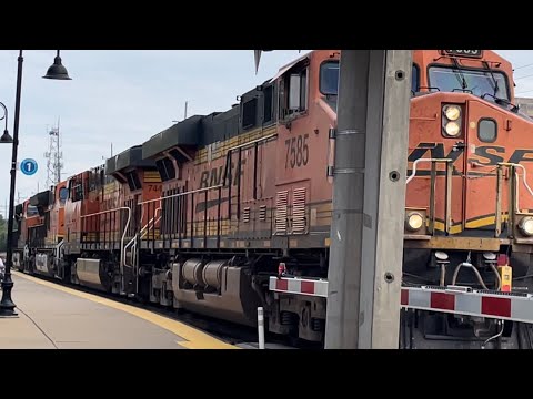 #BNSF  This Freight Train Means Business & A 4 Locomotive Lash-Up  West Of Chicago #suelovestrains