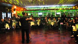 Adriana Angulo y Adrián Rodríguez bailan Invierno de Francisco Canaro, canta Roberto Maida.