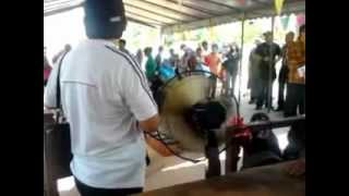 Persembahan permainan muzik di karnival hari keluarga kg Kiudang Mungkom