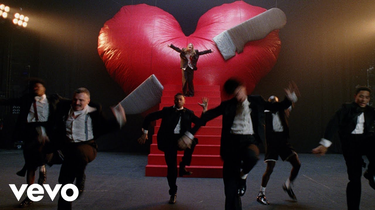 ガール・イン・レッド ソニーミュージックオフィシャルサイト