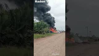 Download lagu kebakaran Tongkang Muatan kelapa sawit, jukung kebakaran, Innailaihi wa Innailaihi Raji'un mp3