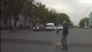 preview picture of video '«Довыделывался» Падение велосипедиста (28.4.2014) Харьков, видеорегистратор'