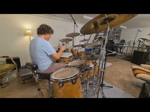 Short solo drumming - DW Collectors Twisted Birch over Maple drums