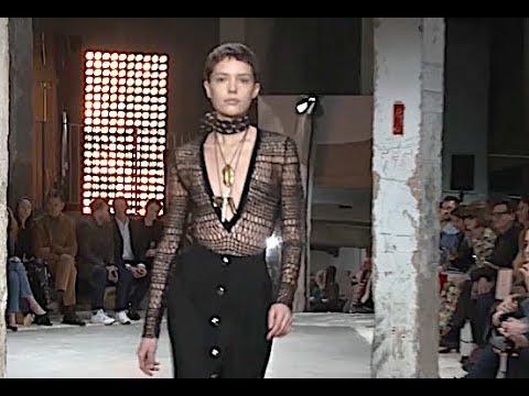 GIAMBATTISTA VALLI Fall 2018/2019 Paris - Fashion Channel