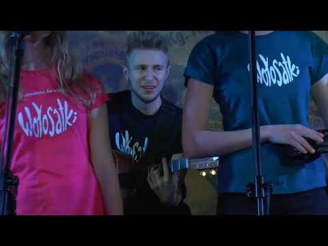 "Wołosatki" Harcerski Zespół Wokalny z Kielc w Muzeum Gazownictwa w Paczkowie