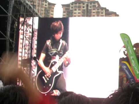 [FANCAM] 100731 MTV World Stage 2010 - Bunkface (Extravaganza)
