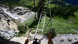 preview picture of video 'Ferrata Kandersteg 2º tramo, nepalí a la tirolina de 50 m.'