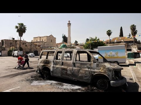 اندلاع أعمال عنف في بلدات إسرائيلية يقطنها العرب واليهود وسط تفاقم التوتر