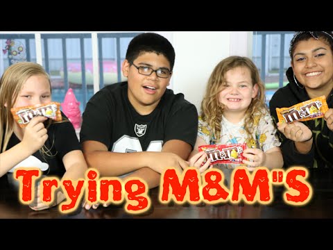 Trying Limited Edition M&M'S!