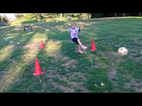 U6 balbeheersing, dribbel afwerk eerste training