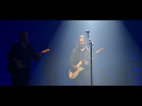 Dunkla rum Lars Winnerbäck feat. Tobias Forge Saab Arena 10 oktober 2025