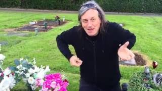 Marty Willson Piper and Frank Kearns visit Phil Lynotts grave in Sutton