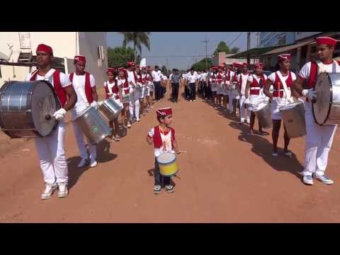 FANTASTICO !!! Garoto de 3 anos tocando fanfarra em  Rio Crespo.